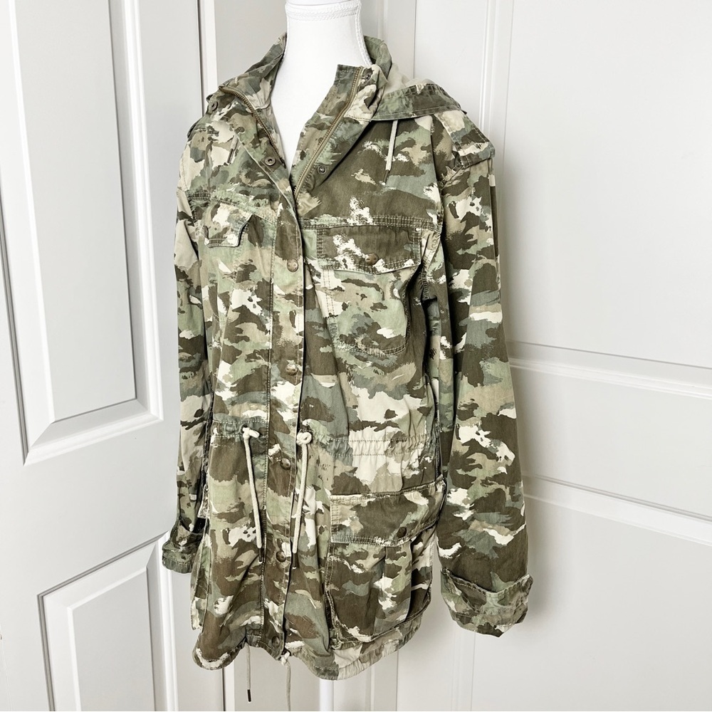Aritzia Talula Hooded Camouflage Print Utilitarian Cargo Jacket - Size Medium - Picture 4 of 16